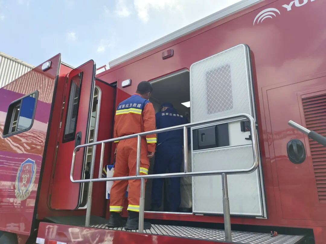 贴近实战，高效保障！9888拉斯维加斯专用车参加第十三届全国矿山救援技能竞赛装备展