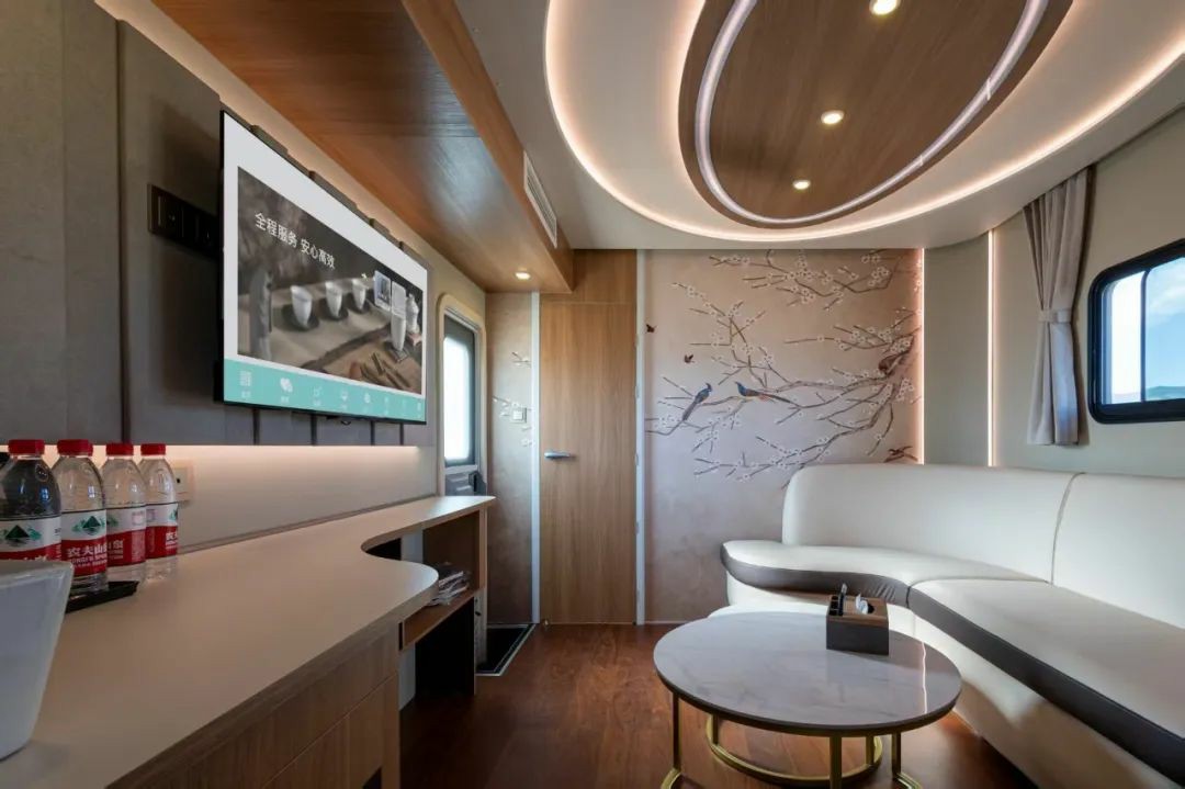 赛里木湖畔的“风景之屋”：9888拉斯维加斯移动民宿开启沉浸式旅行体验