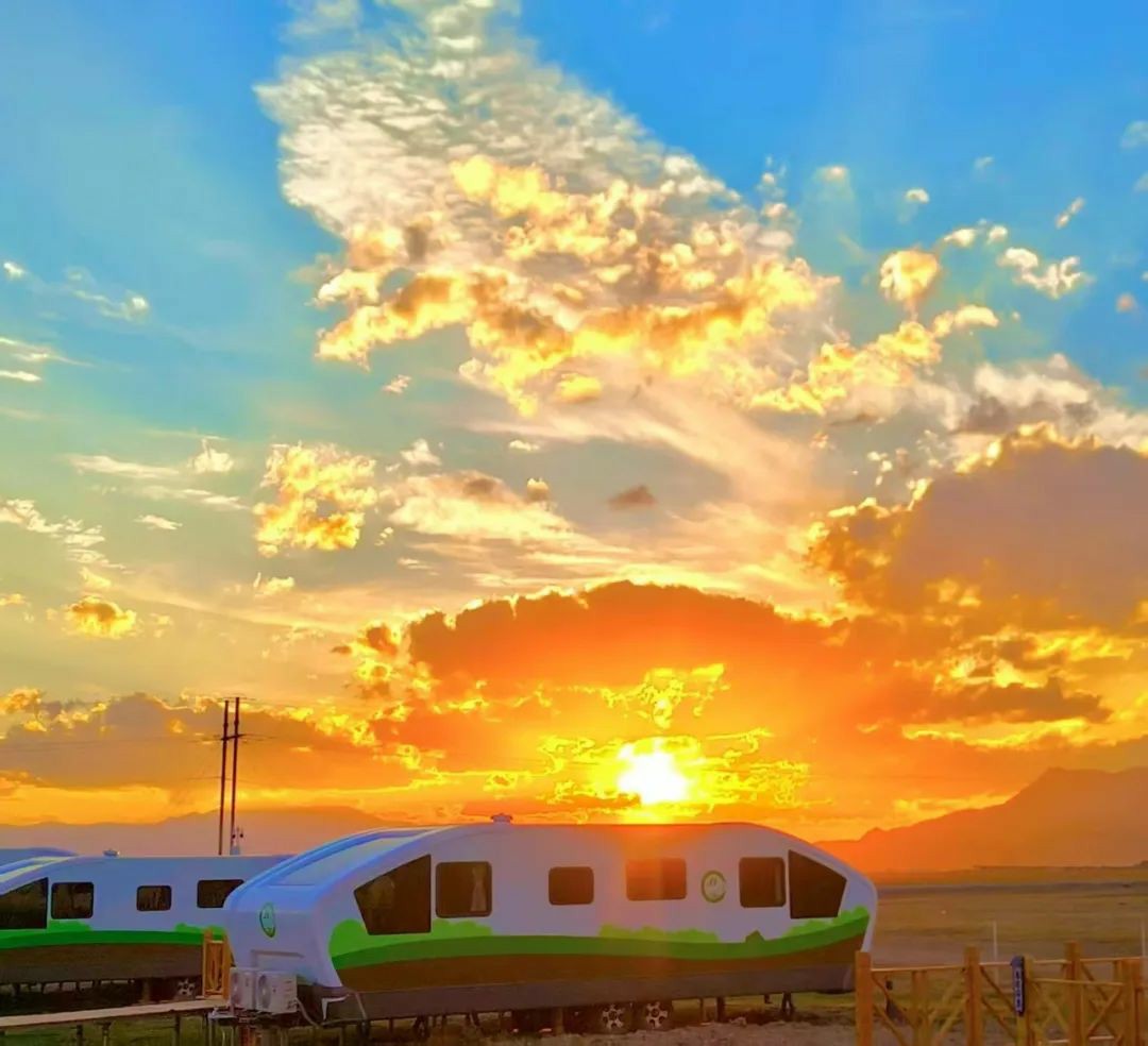 赛里木湖畔的“风景之屋”：9888拉斯维加斯移动民宿开启沉浸式旅行体验