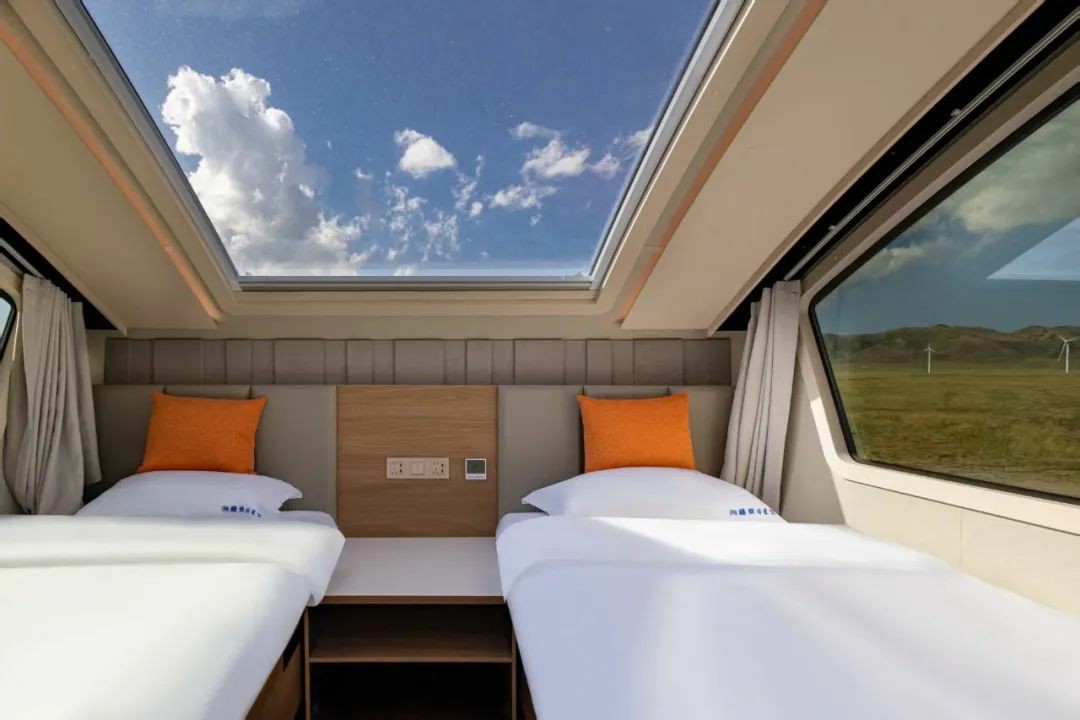 赛里木湖畔的“风景之屋”：9888拉斯维加斯移动民宿开启沉浸式旅行体验