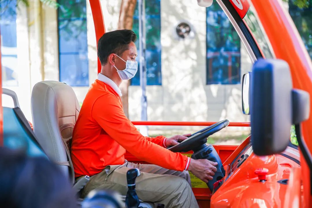 你能想象驾驶景区观光车有多“简单”？！