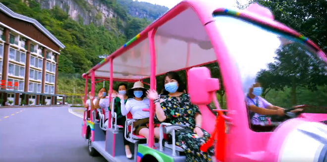 你能想象驾驶景区观光车有多“简单”？！