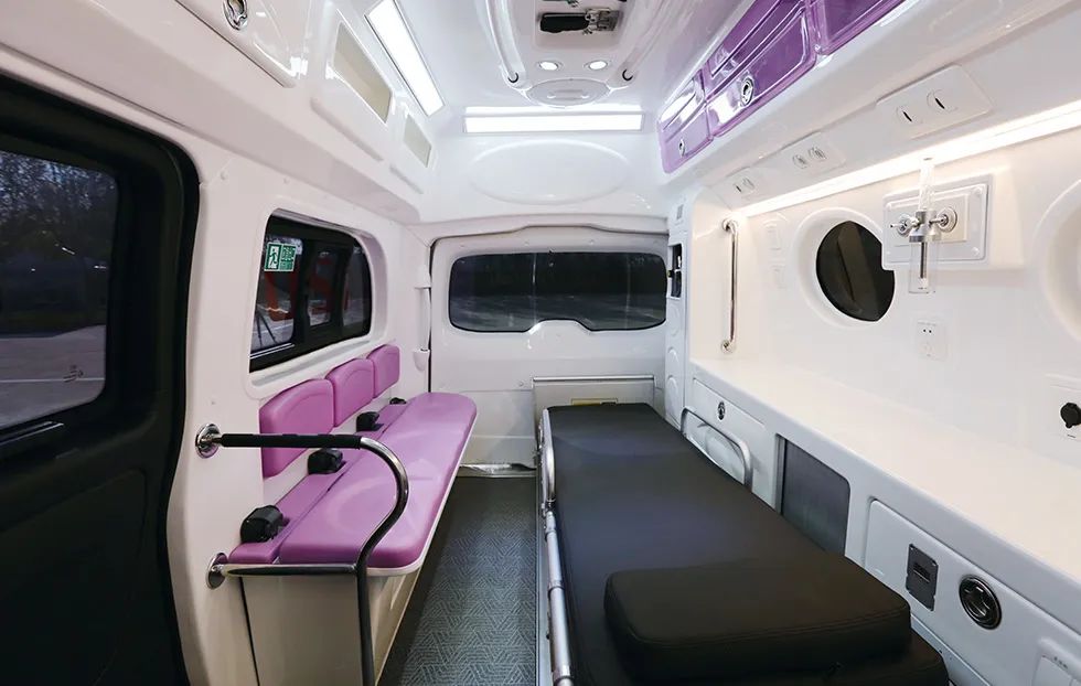 近距离观察救护车是什么体验？