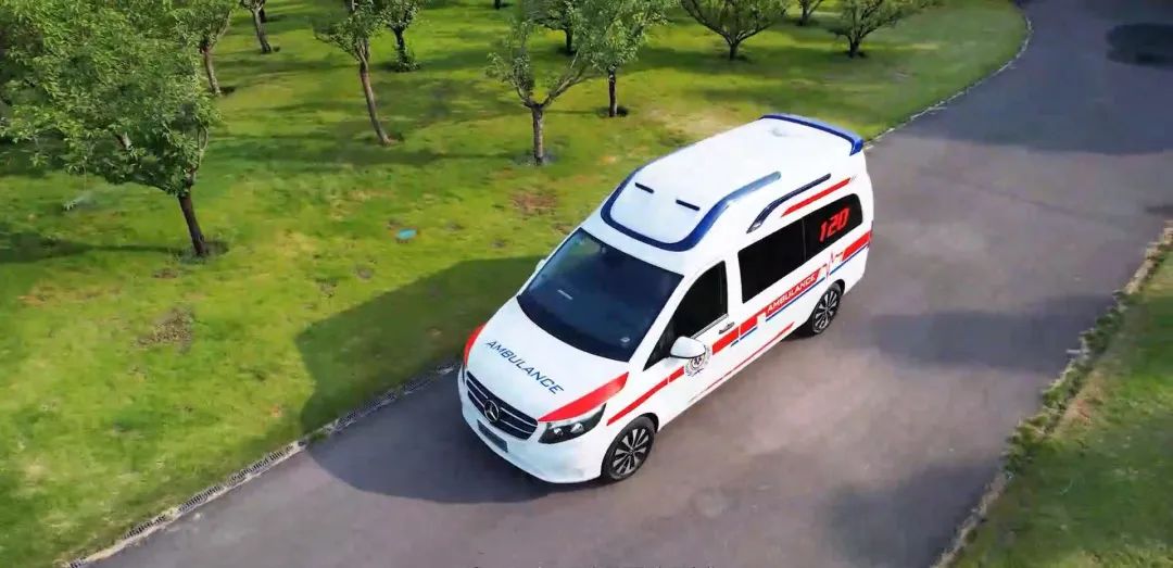 近距离观察救护车是什么体验？