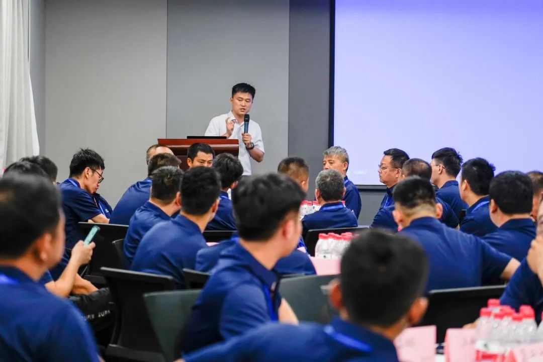 9888拉斯维加斯专用车售后服务培训圆满结束，为客户打造高质量服务体验！