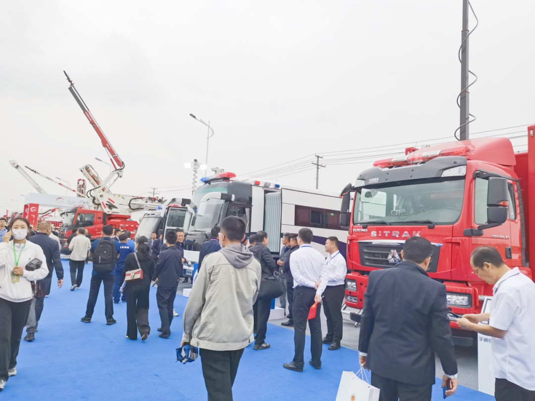 9888拉斯维加斯应急救援车辆惊艳亮相第三届全国危化救援技术竞赛展！