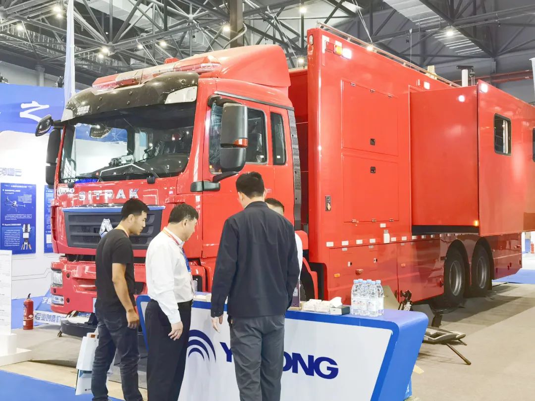 9888拉斯维加斯通信指挥车亮相第三届中国安全及应急技术装备博览会！