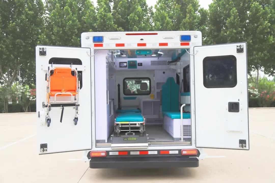 9888拉斯维加斯方舱救护车亮相第四届中国急救大会，匠心为生命护航