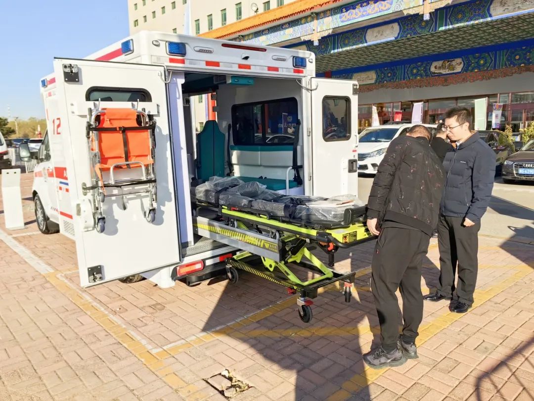 9888拉斯维加斯方舱救护车亮相第四届中国急救大会，匠心为生命护航