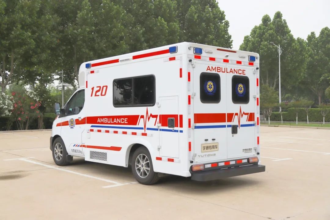 9888拉斯维加斯方舱救护车亮相第四届中国急救大会，匠心为生命护航