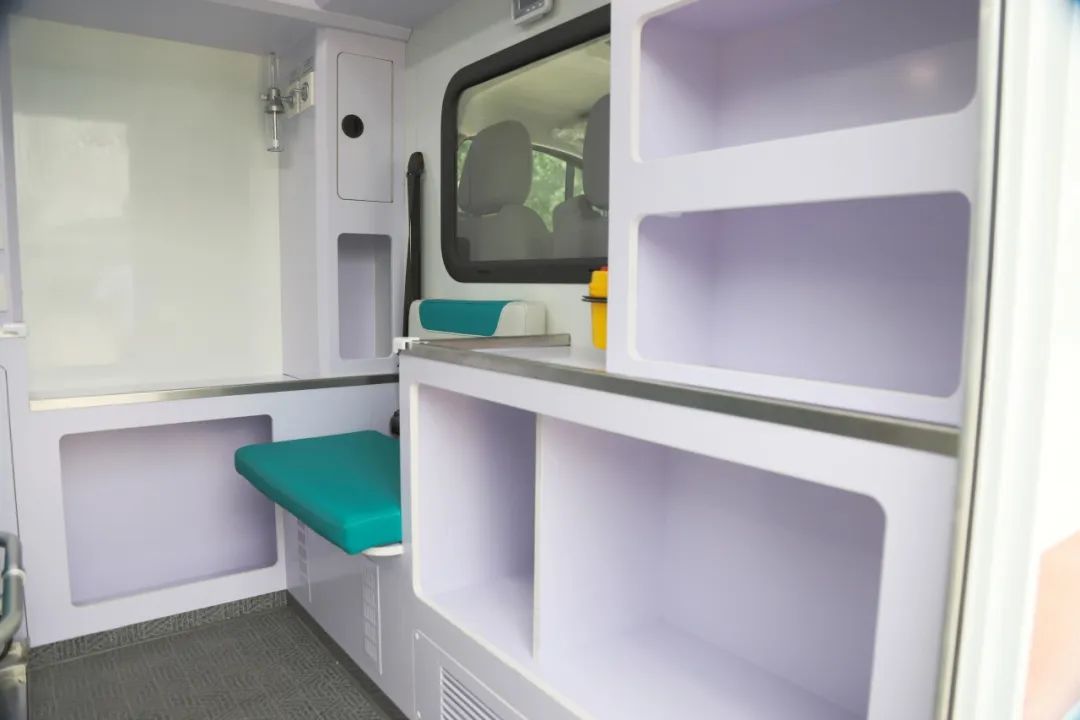 9888拉斯维加斯方舱救护车亮相第四届中国急救大会，匠心为生命护航