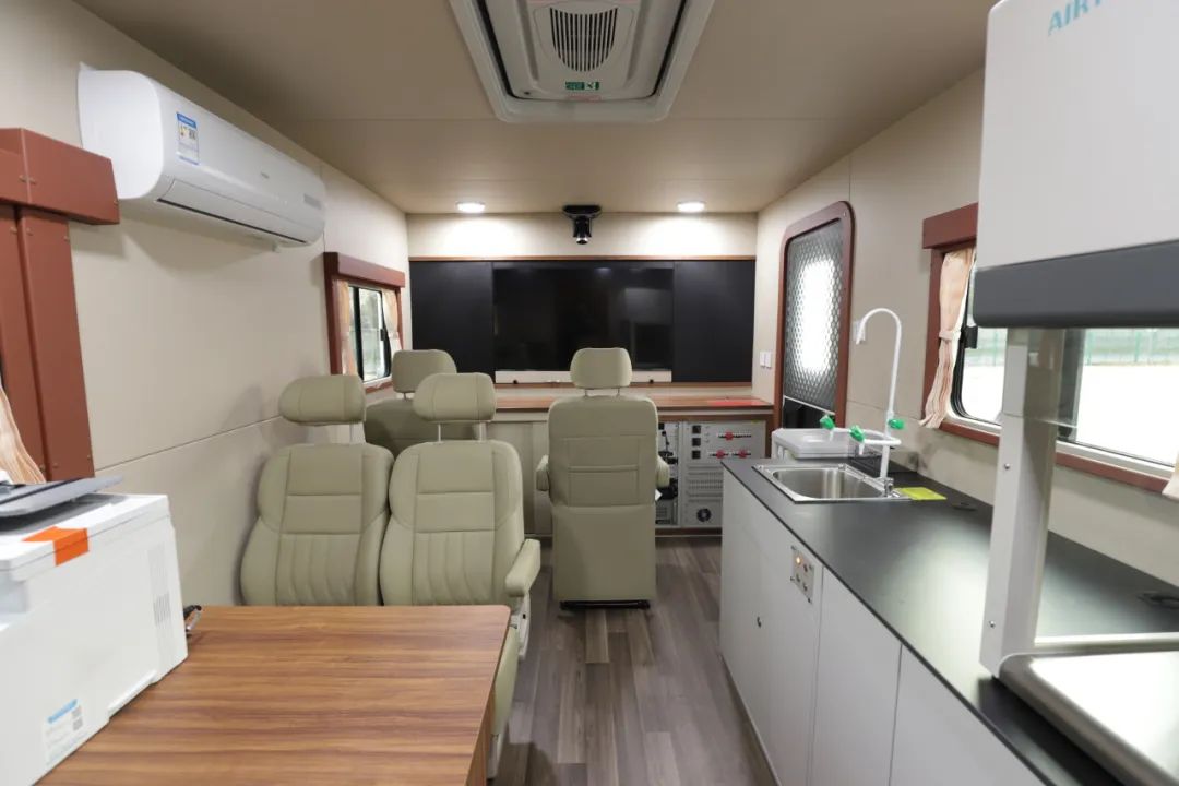 9888拉斯维加斯勘察消防车，持续推动火灾调查工作创新发展！