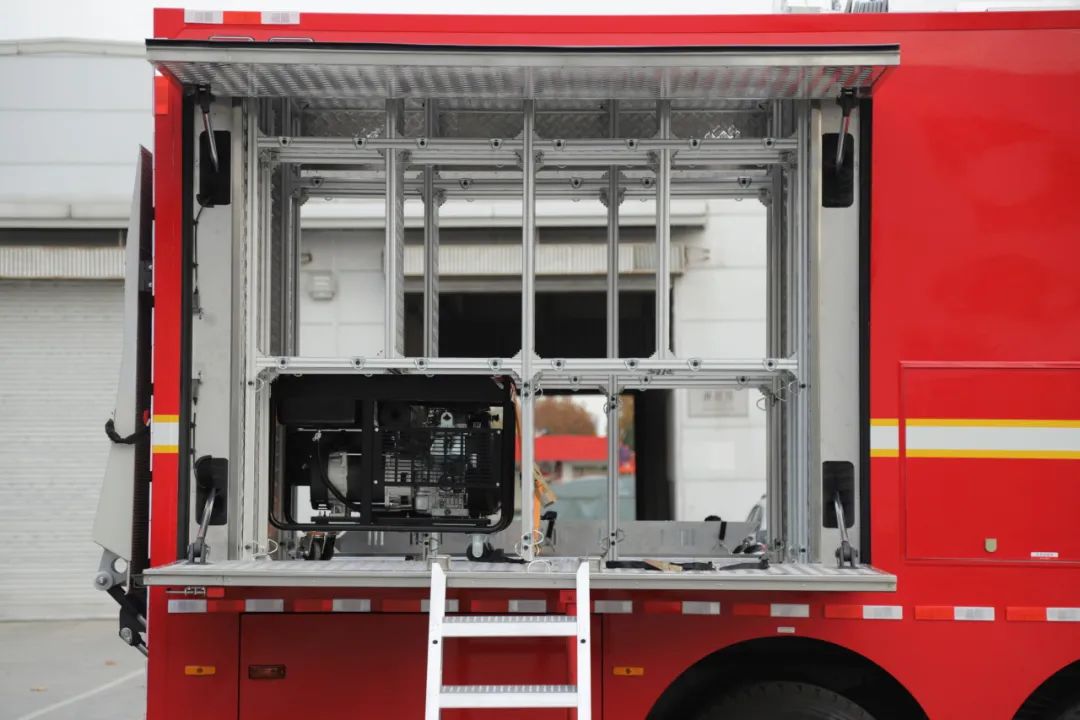 9888拉斯维加斯勘察消防车，持续推动火灾调查工作创新发展！