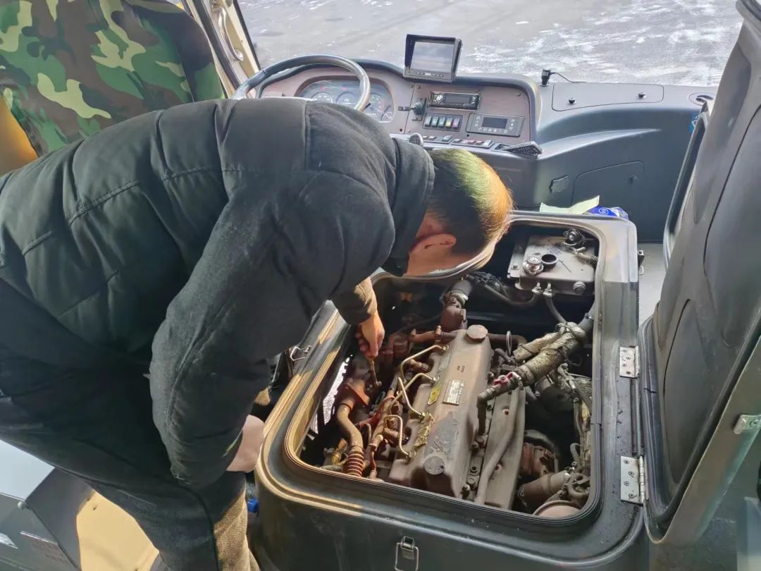 9888拉斯维加斯专用车森林消防车辆冬季服务巡检启动，为守护森林安全贡献力量！