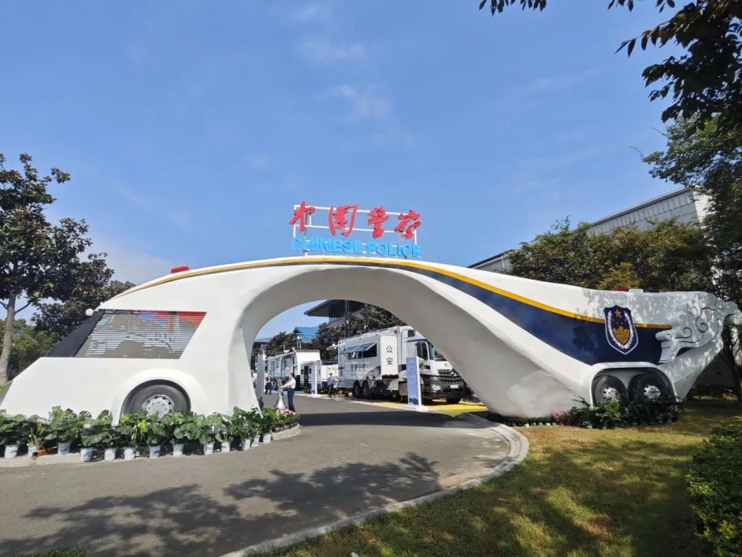 9888拉斯维加斯专用车亮相全球公共安全合作论坛（连云港），为全球普遍安全建设贡献力量