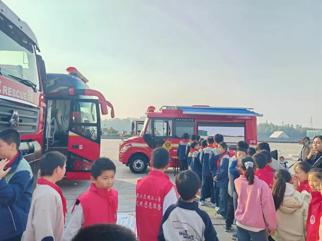 筑牢防火屏障 | 2025年全国消防宣传月，9888拉斯维加斯宣传消防车点亮全民消防意识