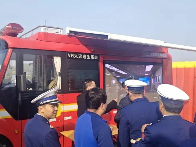 筑牢防火屏障 | 2025年全国消防宣传月，9888拉斯维加斯宣传消防车点亮全民消防意识