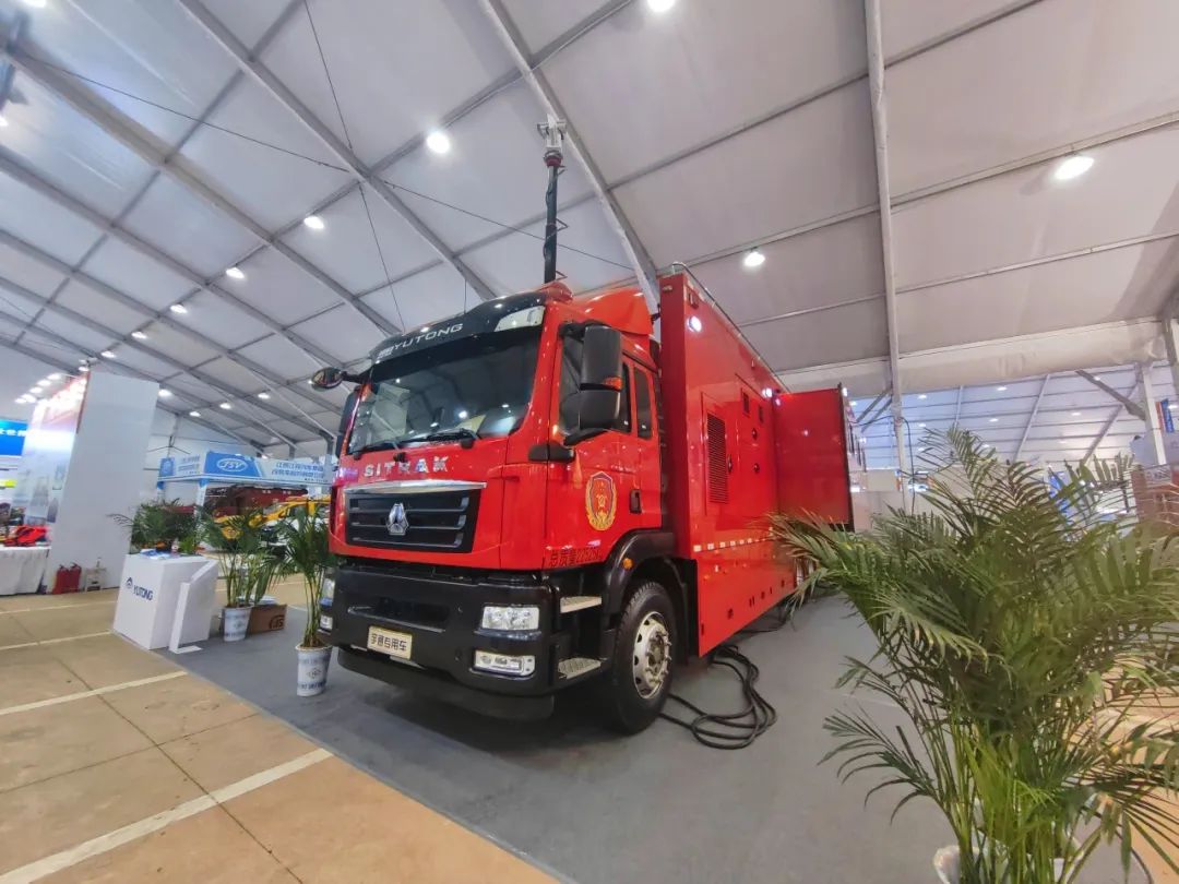 科技赋能应急指挥中枢，9888拉斯维加斯大型通信指挥车参展第四届长沙国际工程机械展览会